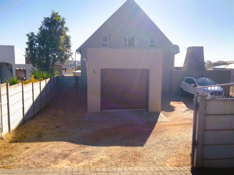 To Let 4 Bedroom Property for Rent in Vredenburg Western Cape